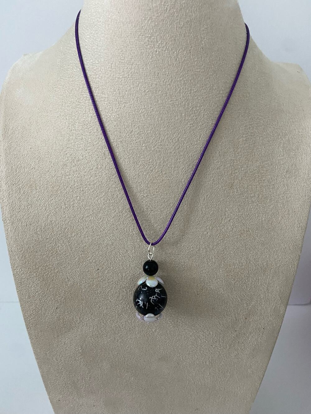 round black pendant necklace